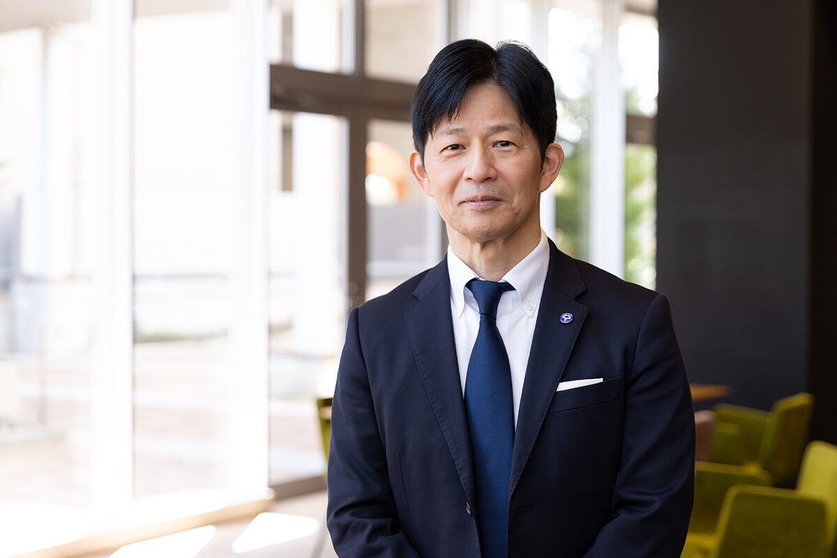 Director of the Office of Management and Planning at Osaka University,  近藤 勝義